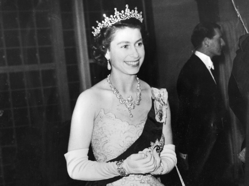 web-queen-elizabeth-rex.jpg