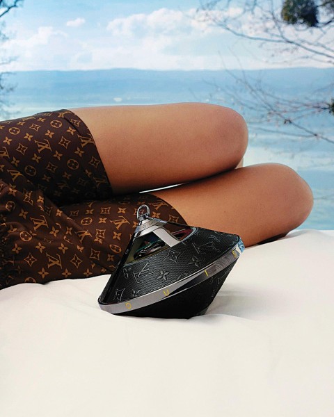 28132344-lv-horizon-lightup-lifestyle-01-cover-1600x2000.jpg