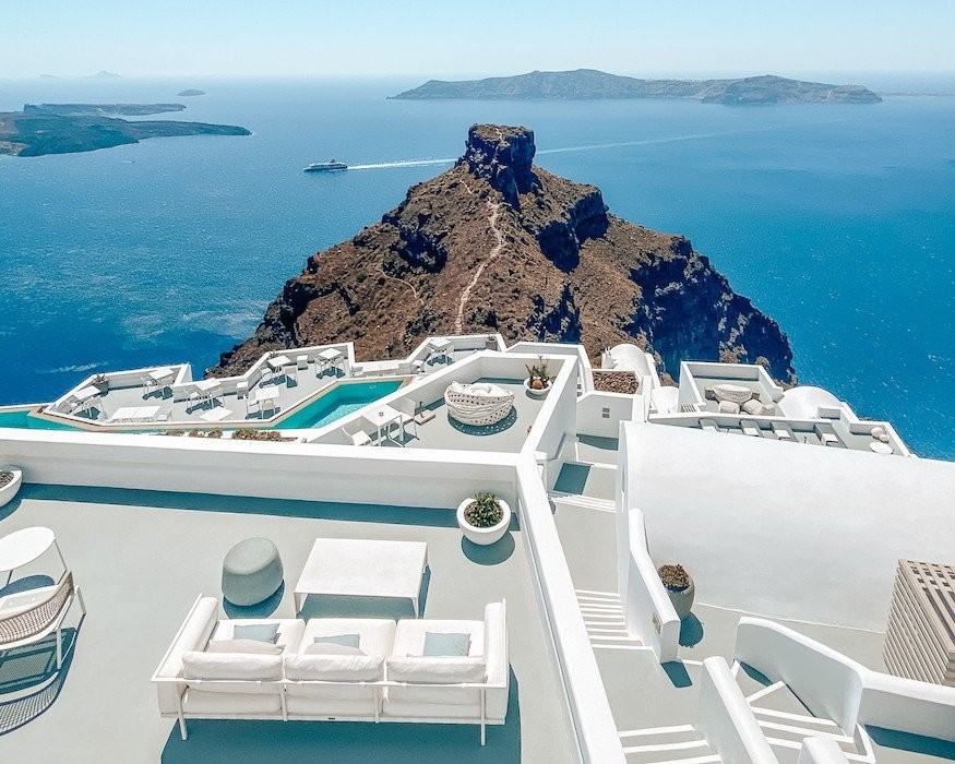 grace-hotel-santorini-skaros-rock-view-1-fQG8M.jpg