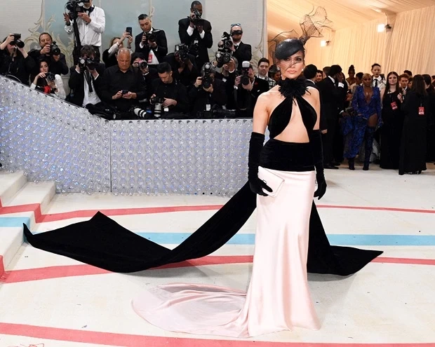 jennifer-lopez-met-gala-2023-embed1.webp