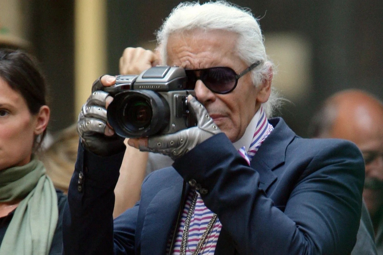 karl-lagerfeld-camera.jpg