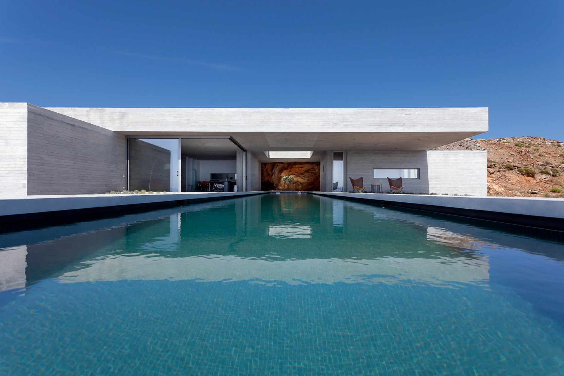 04-the-lap-pool-house-mariana-bisti-yatzer-J3Gd8.jpg