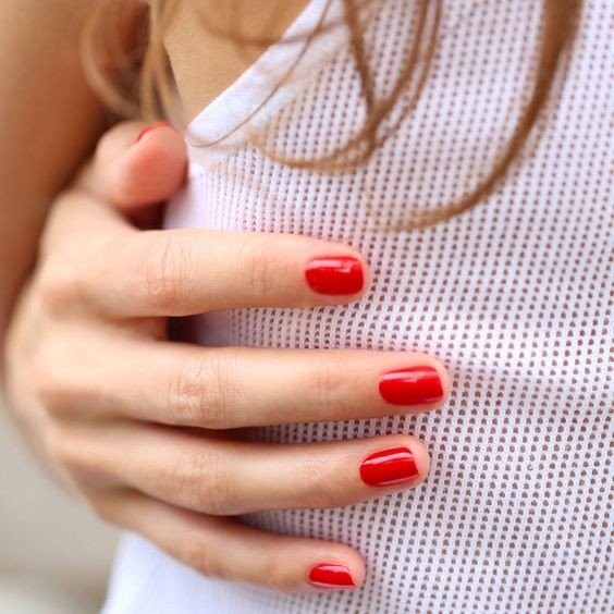 coral-red-nails.jpg