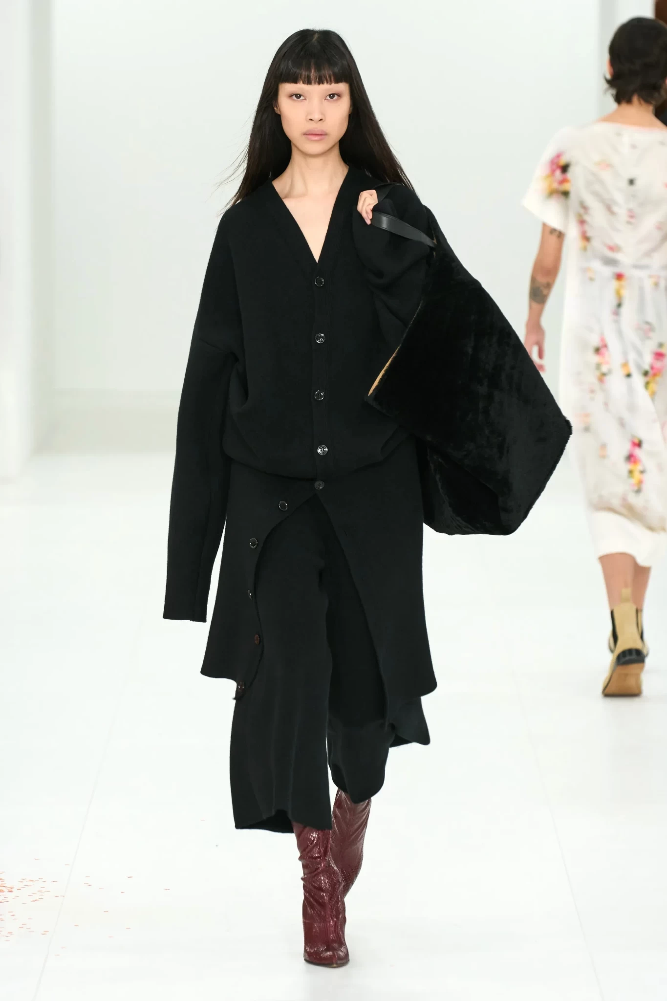 loewe-fall-2023-ready-to-wear.webp