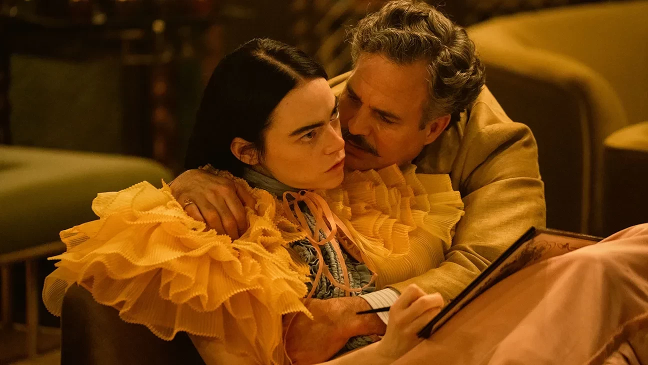 poor-things-emma-stone-and-mark-ruffalo-credits-atsushi-nishijima.webp