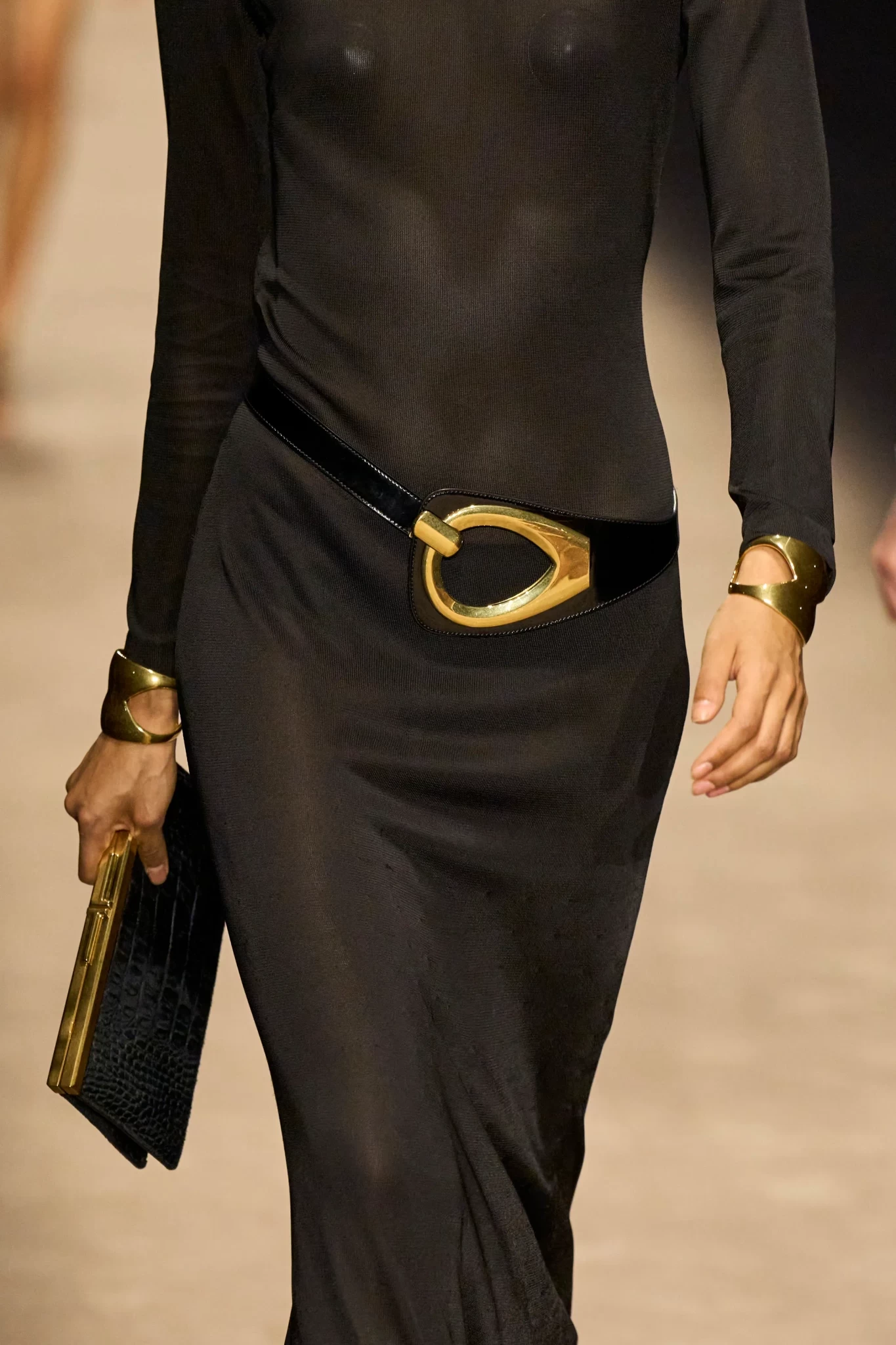 00005-tom-ford-spring-2024-ready-to-wear-credit-detail-gorunway.webp