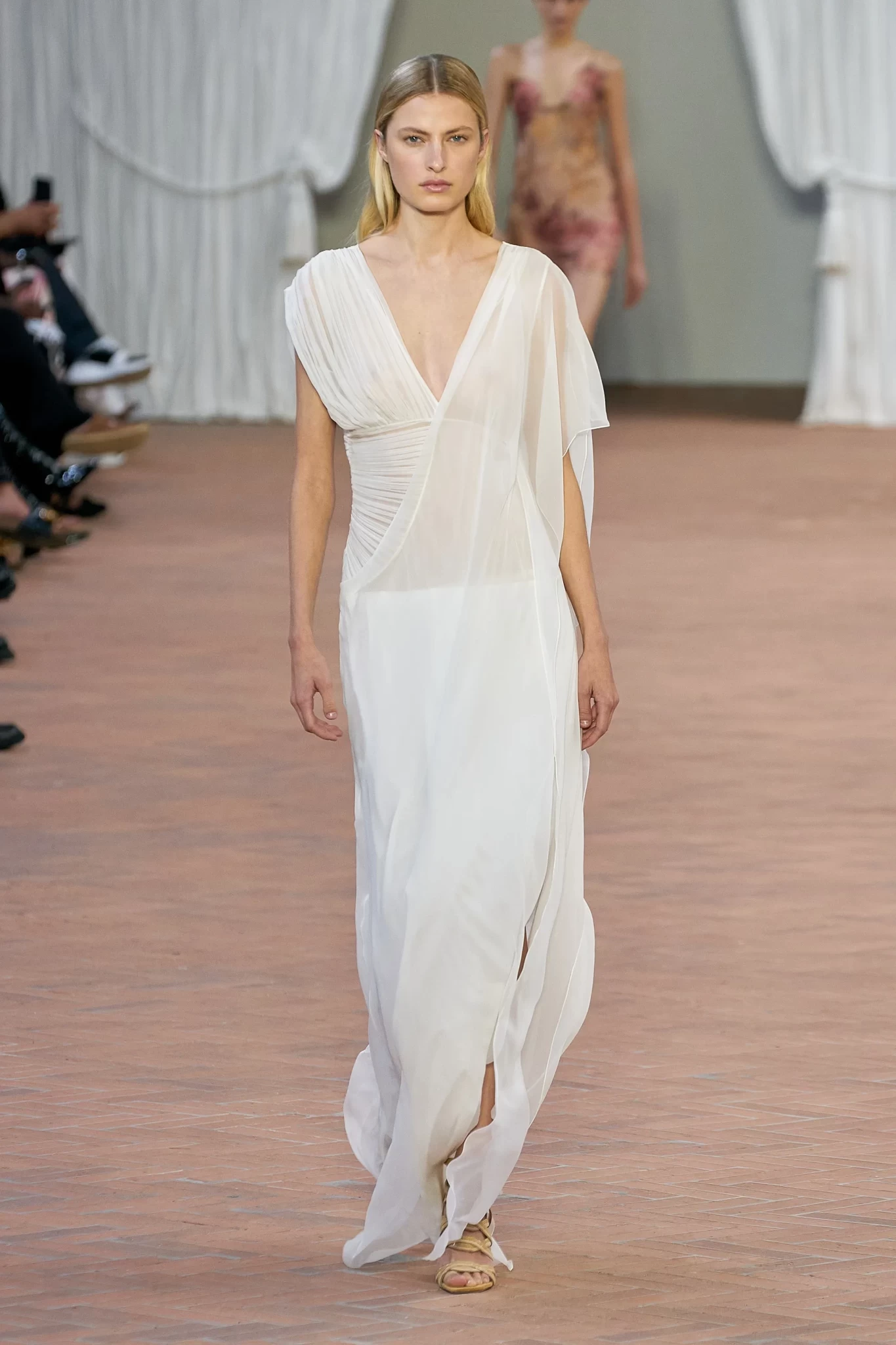 00032-alberta-ferretti-spring-2024-ready-to-wear-credit-gorunway.webp