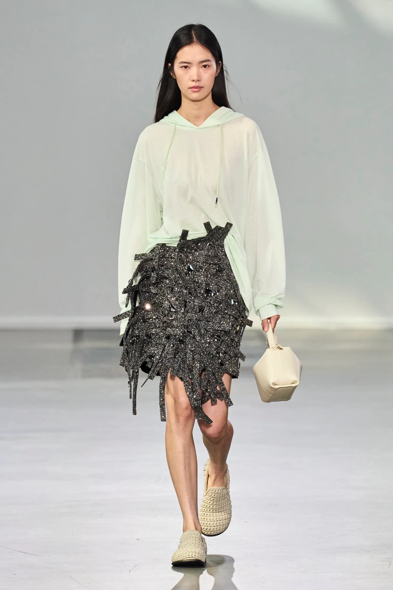 00032-jw-anderson-spring-2024-ready-to-wear-credit-gorunway.webp