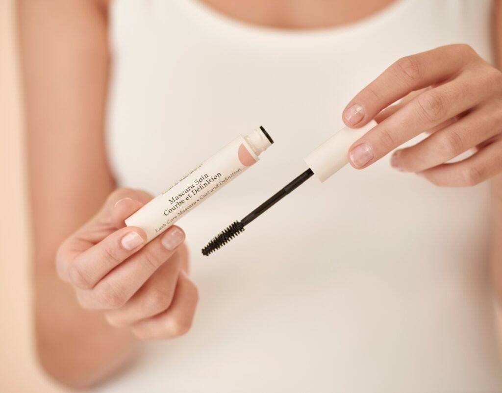 embryolisselashcaremascara02.jpg
