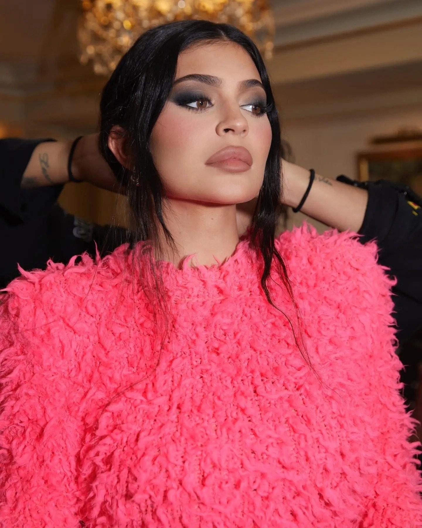 kylie-jenner-getting-ready-balenciaga-765140157.jpg