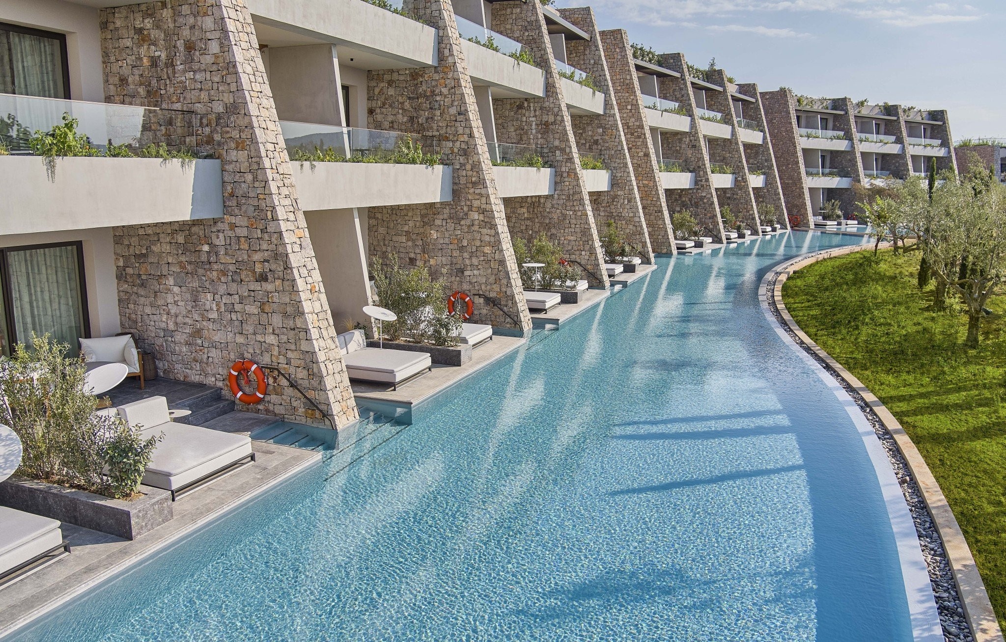 w-costa-navarino-swim-up-rooms.jpg