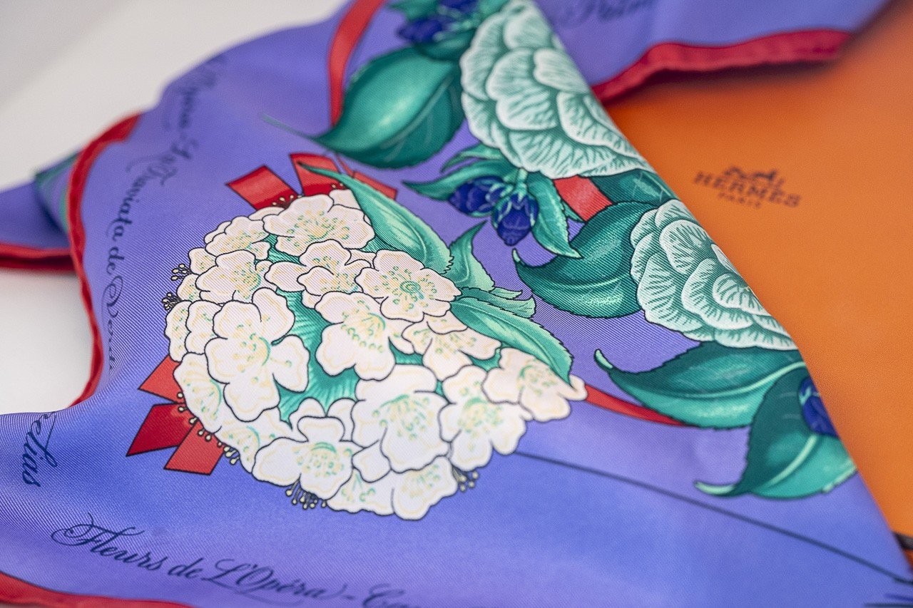 044-scarf-fleurs-de-l-opera-by-hermes-paris-created-by-julie-abadi-donated-by-maria-callas-greek-society.jpg