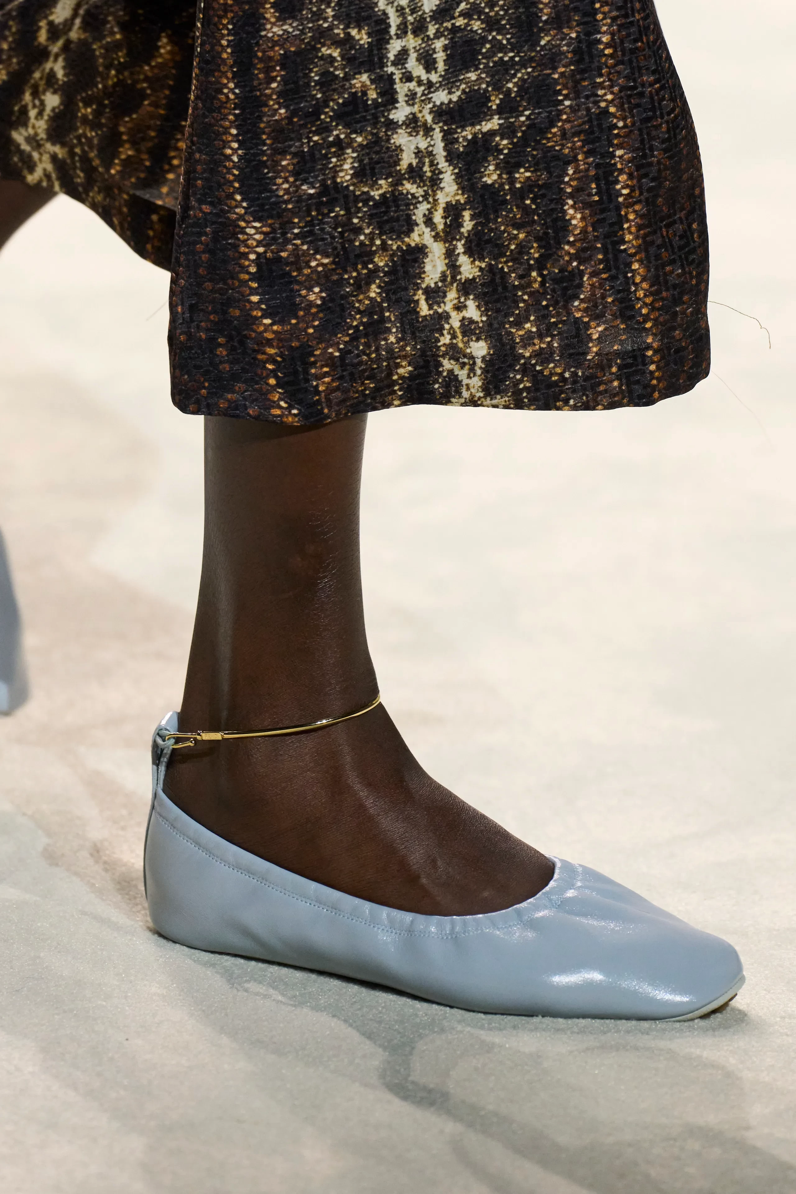 00054-fendi-spring-2024-ready-to-wear-details-credit-gorunway.webp