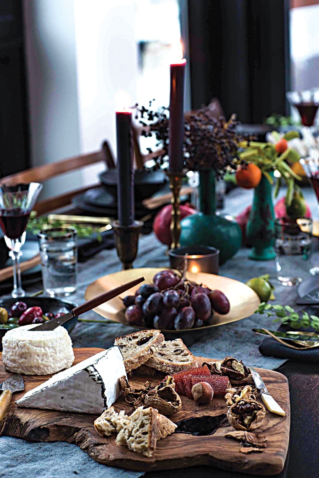 athena-calderone-harpers-baazar-holiday-tabletop-cranberry-tart-chalkboard-diy-eyeswoon-chloe-crespi-photography-7.jpg