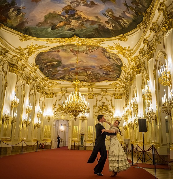 vienna-schloss-schoenbrunn-orchester-5we7X.jpg