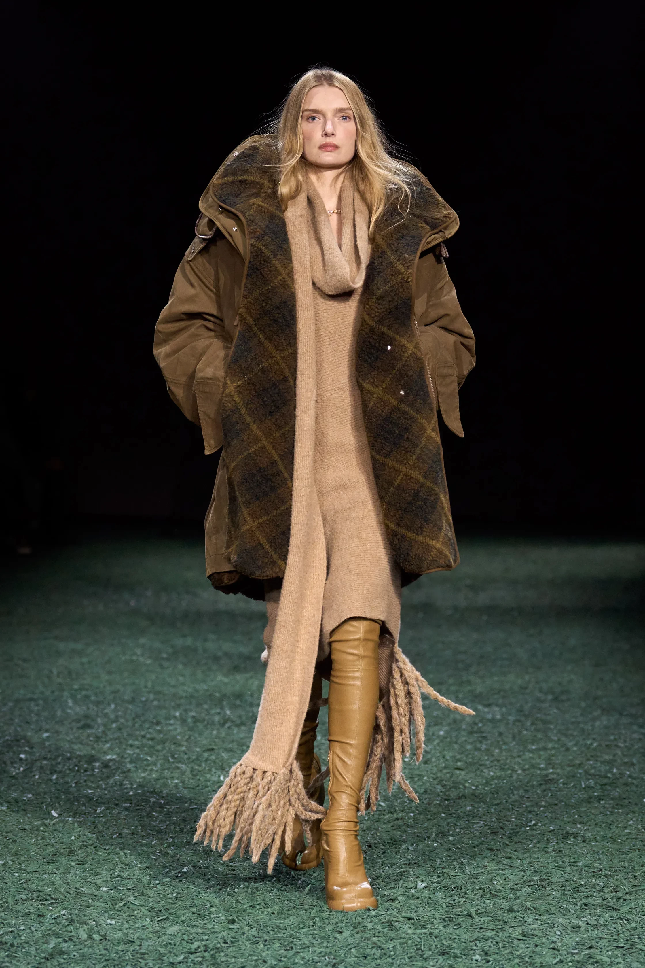 00027-burberry-fall-2024-ready-to-wear-credit-gorunway.webp