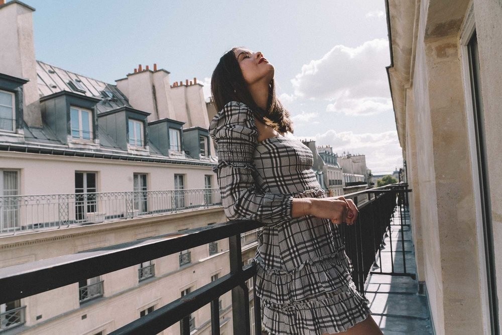 majorelleplaidlongsleevedressparisgirlbalconyoutfit4.jpg