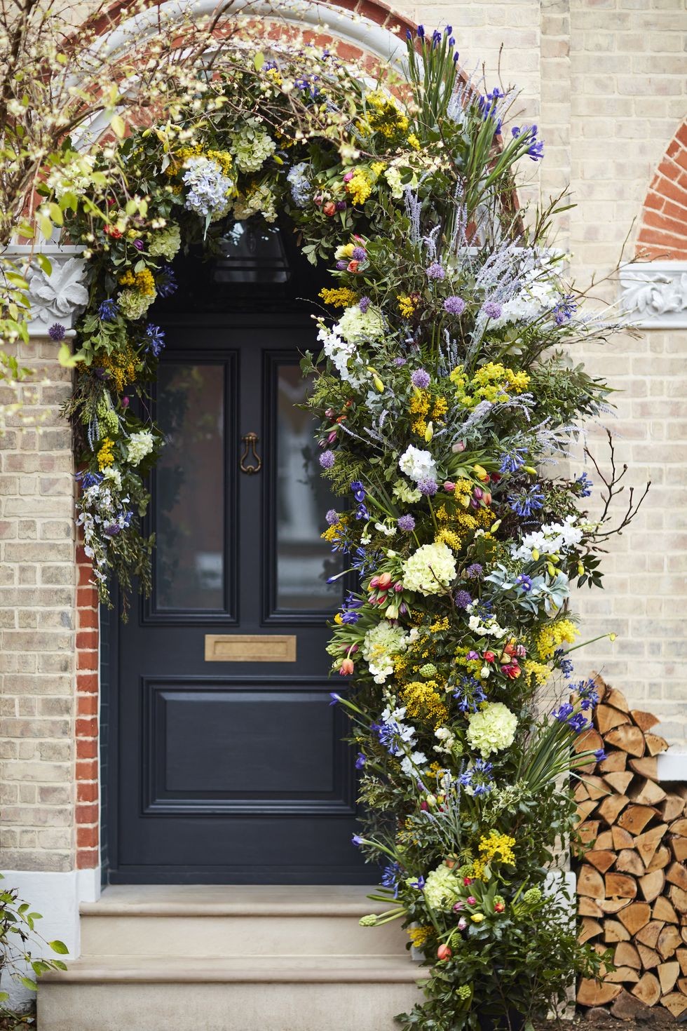 spring-easter-front-door-decor-display-1615830215.jpg