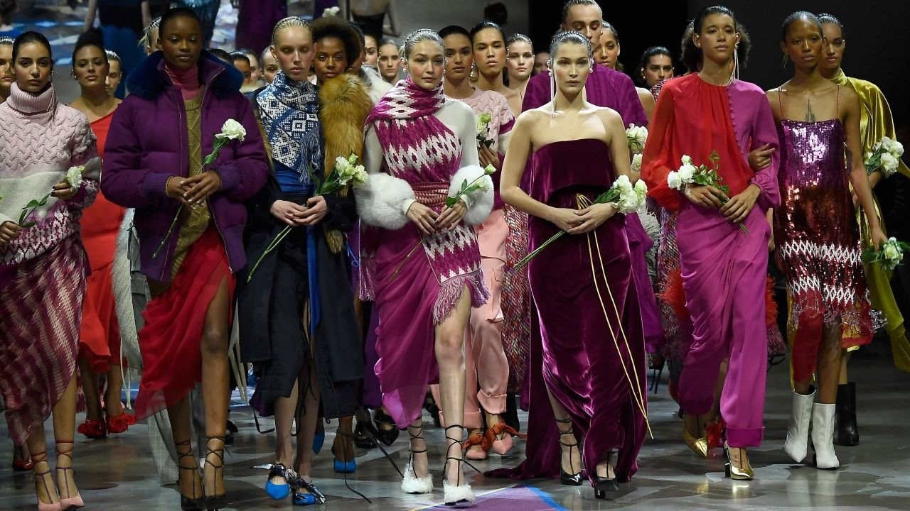 gigi-hadid-bella-hadid-prabal-gurung.jpg