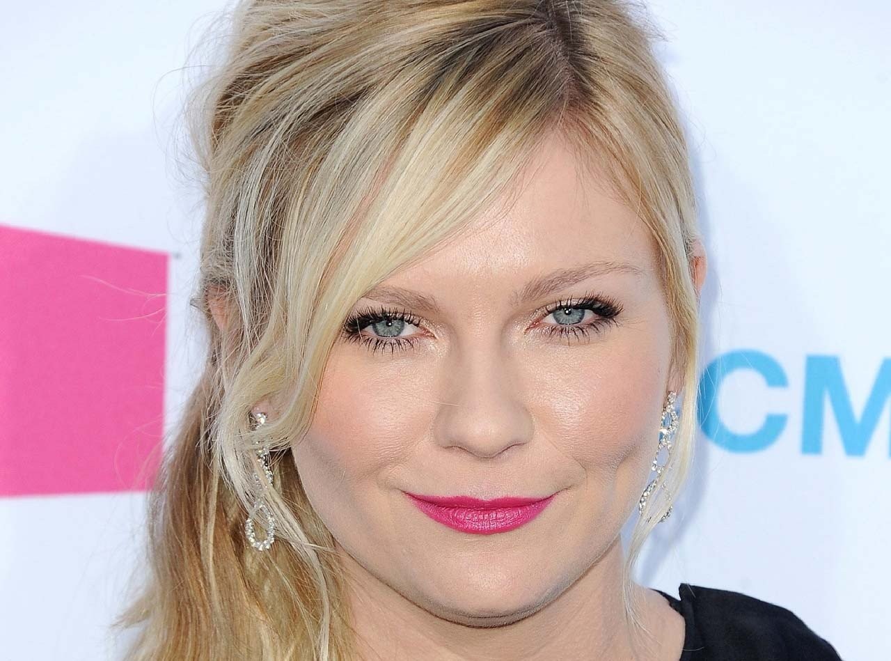 kirsten-dunst-messy-side-ponytail-and-side-bangs.jpg kirsten-dunst-messy-side-ponytail-and-side-bangs.jpg