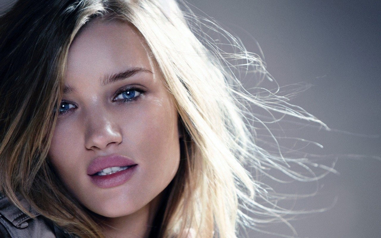 rosie-huntington-whiteley.jpg rosie-huntington-whiteley.jpg