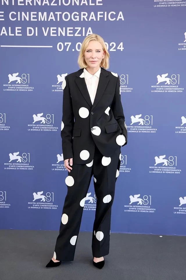 cate-blanchett-in-moschino-fw24-at-the-disclaimer-photo-v0-eso4x4nvhmld1.webp