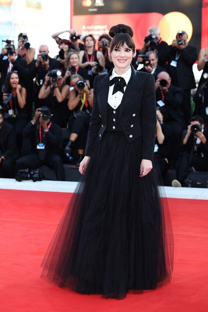 winona-ryder-wore-chanel-haute-couture-to-the-beetlejuice-beetlejuice-venice-film-festival-premiere-683x1024.jpg