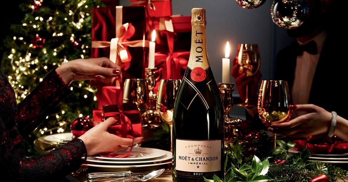 moet-chandon-xmas-tree-social.jpg