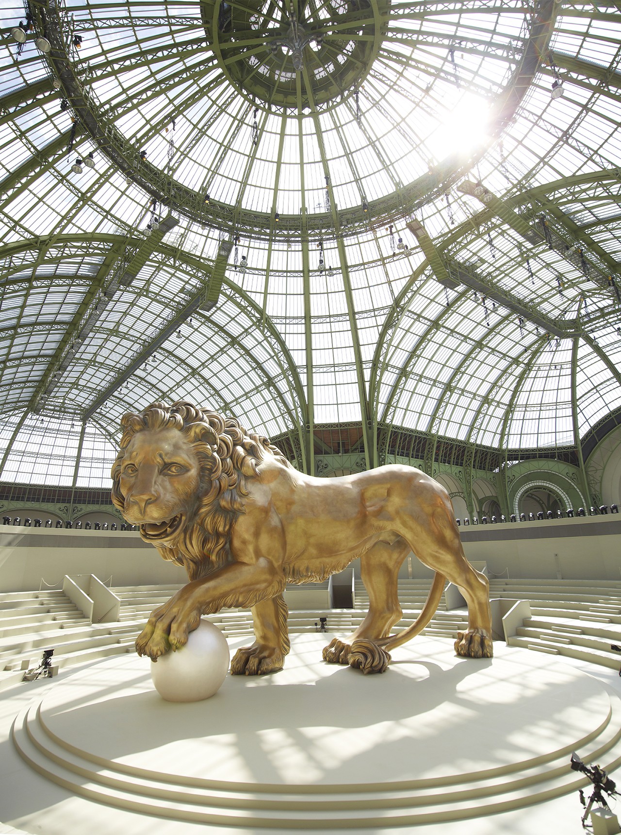 09-chanel-collection-hc-ah-2010-11-le-lion-olivier-saillant-ld.jpg 09-chanel-collection-hc-ah-2010-11-le-lion-olivier-saillant-ld.jpg