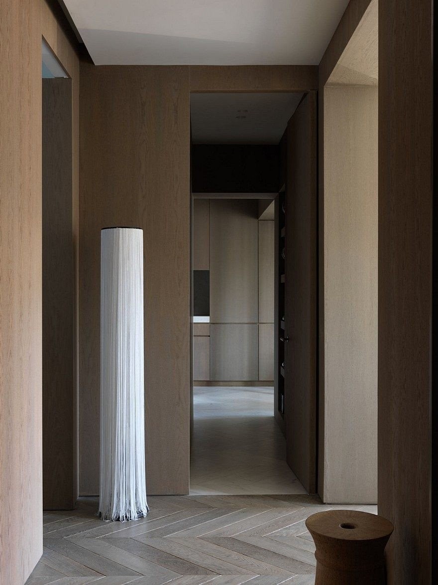 jr-apartment-by-nicolas-schuybroek-architects-5-880x1174.jpg