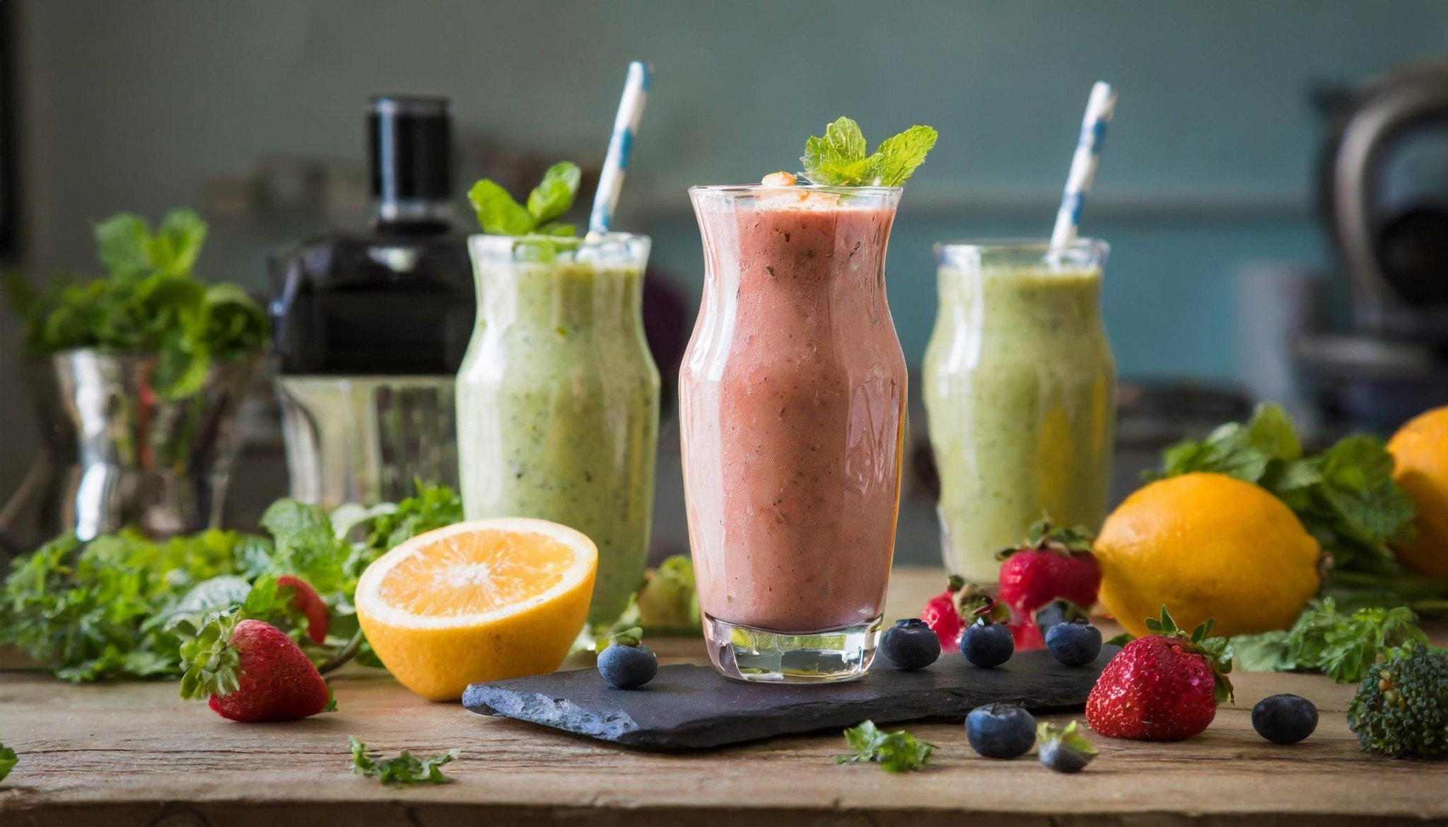 firefly-erstelle-mir-ein-bild-von-leckeren-smoothies-52588-scaled.jpg