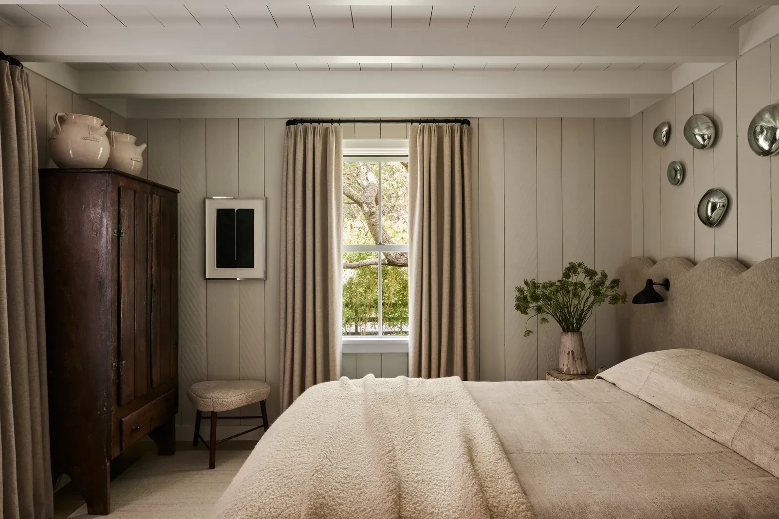 sag-harbor-guest-bedroom-006jpg.webp