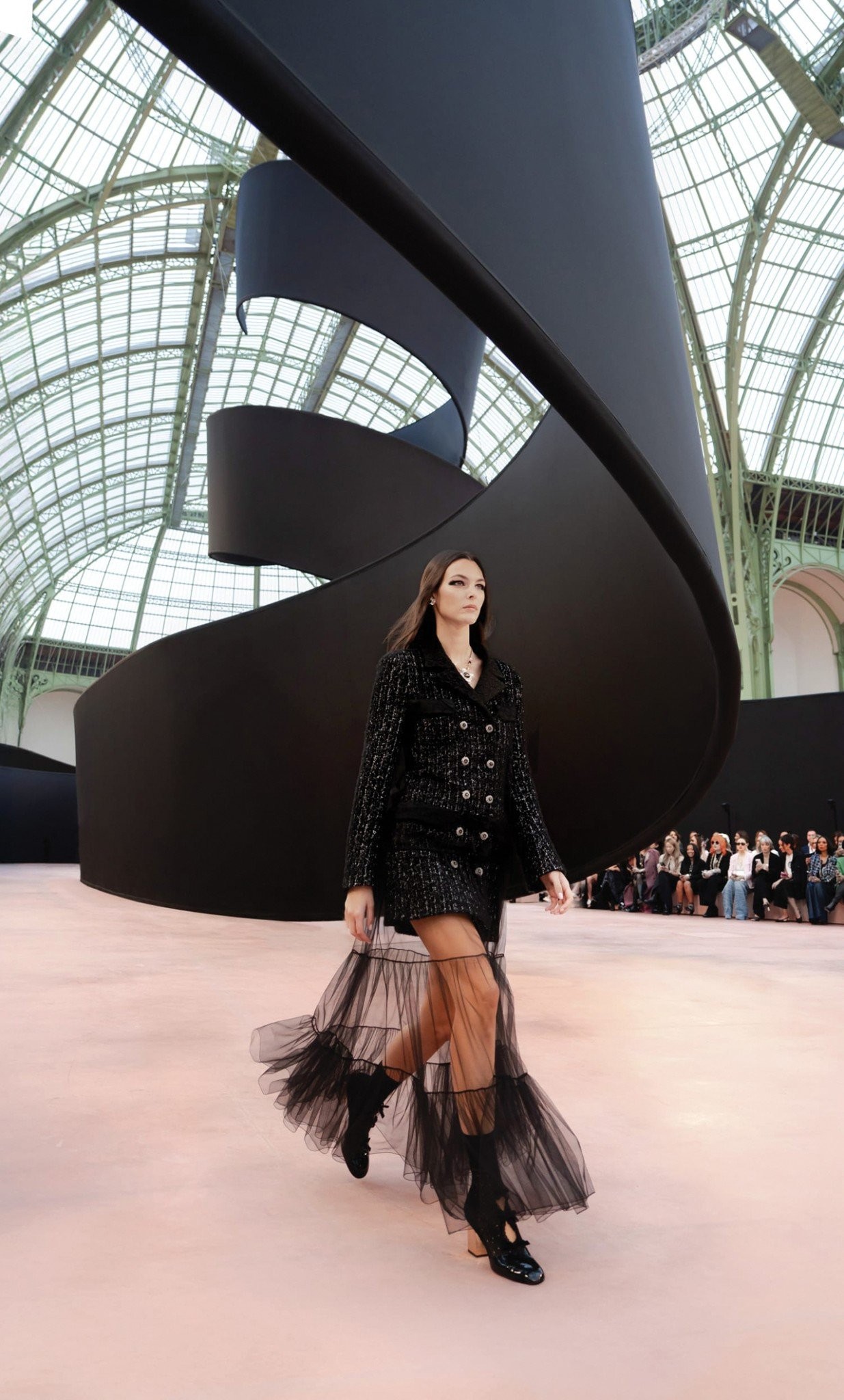 chanel-fw-2025-26-rtw-show-ambiance-copyright-chanel-hd-18-ld.jpg