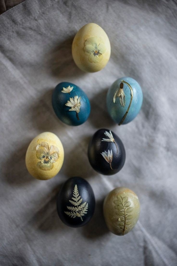 easter-how-to-decorate-eggs-with-natural-dye-paint-pressed-flowers.jpeg