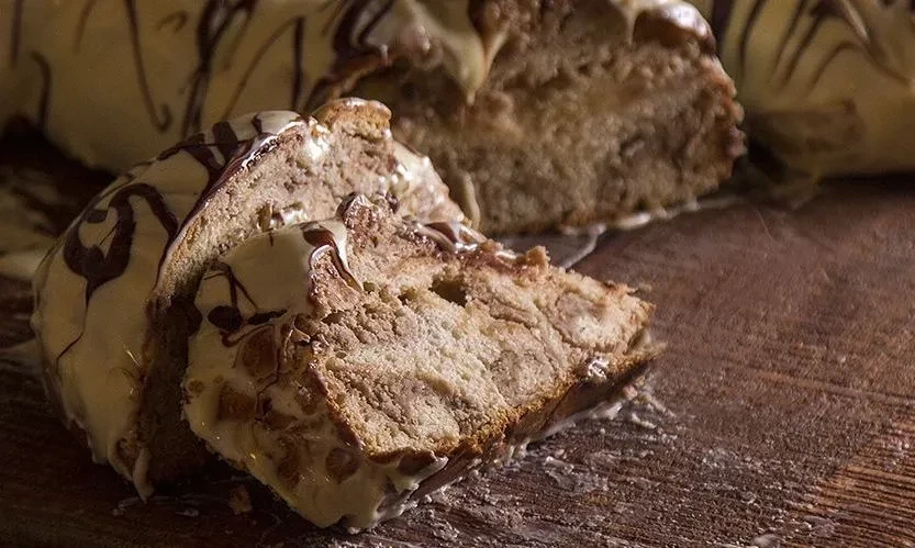 tsoureki-leuko-sokolata.webp