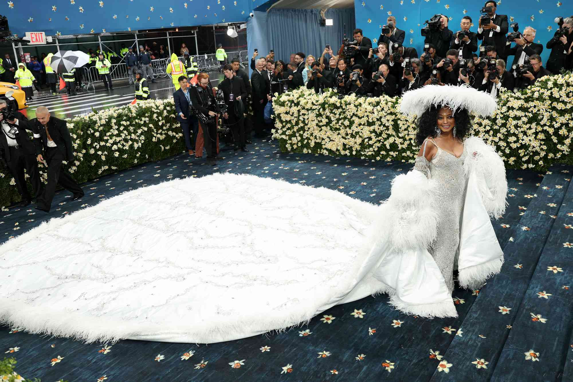 diana-ross-met-gala-050525-5-0b10e470e0164cd484a6f33851131000.jpg