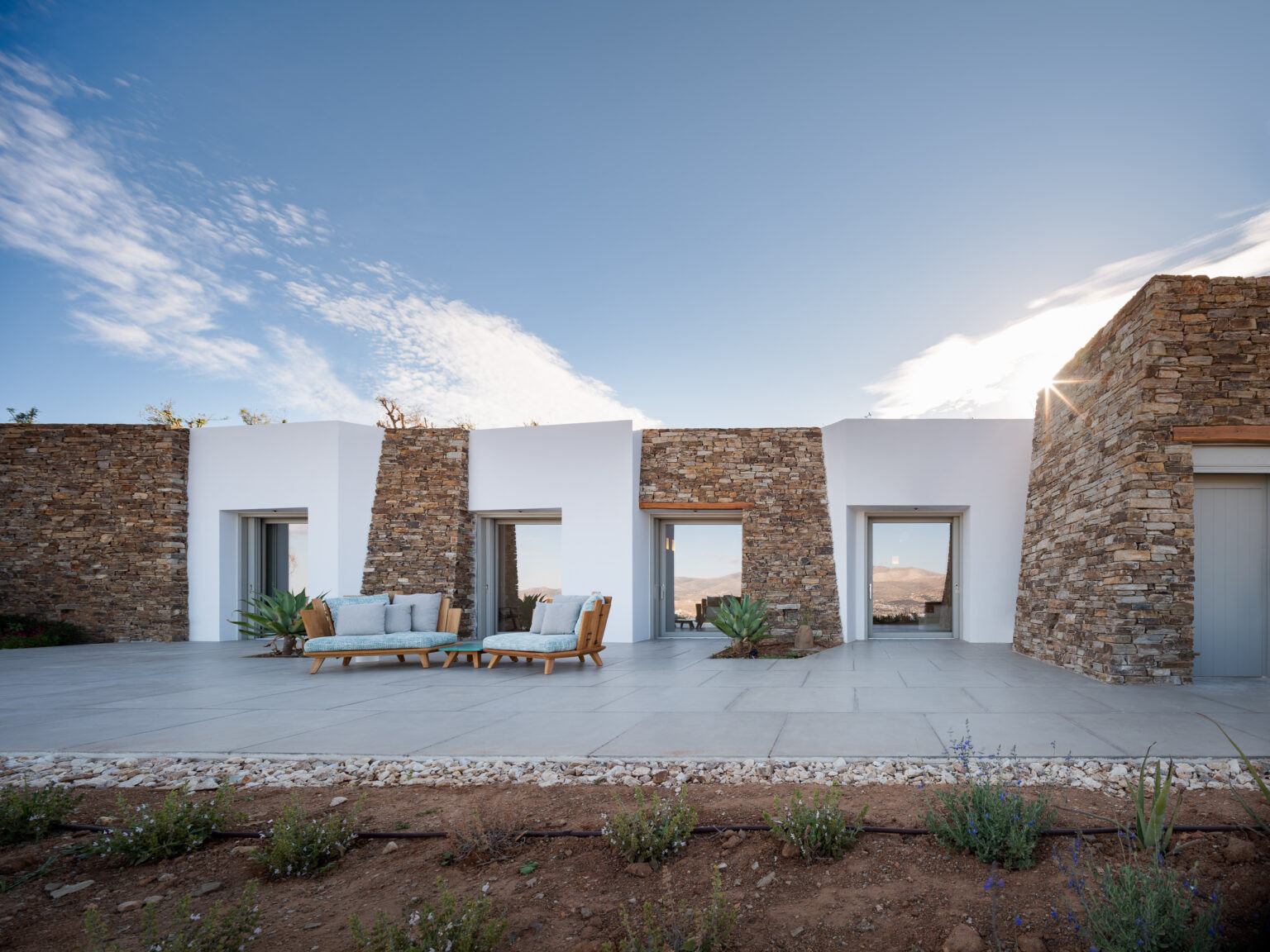 tsolakisarchitects-antiparosvillas-final-9-medium-1536x1152-y82Zn.jpg