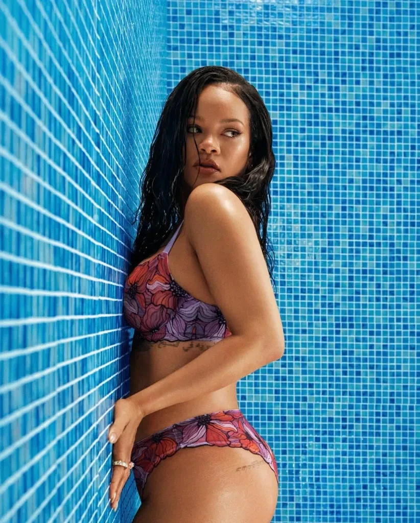 rihanna-modeling-savage-fenty-pregnant-105594001.webp