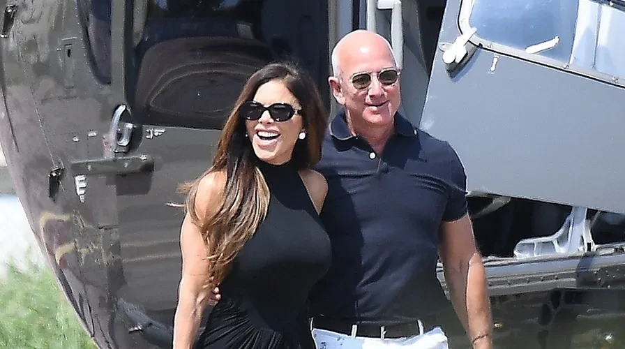 940cd3b4-jeff-bezos-lauren-sanchez.webp