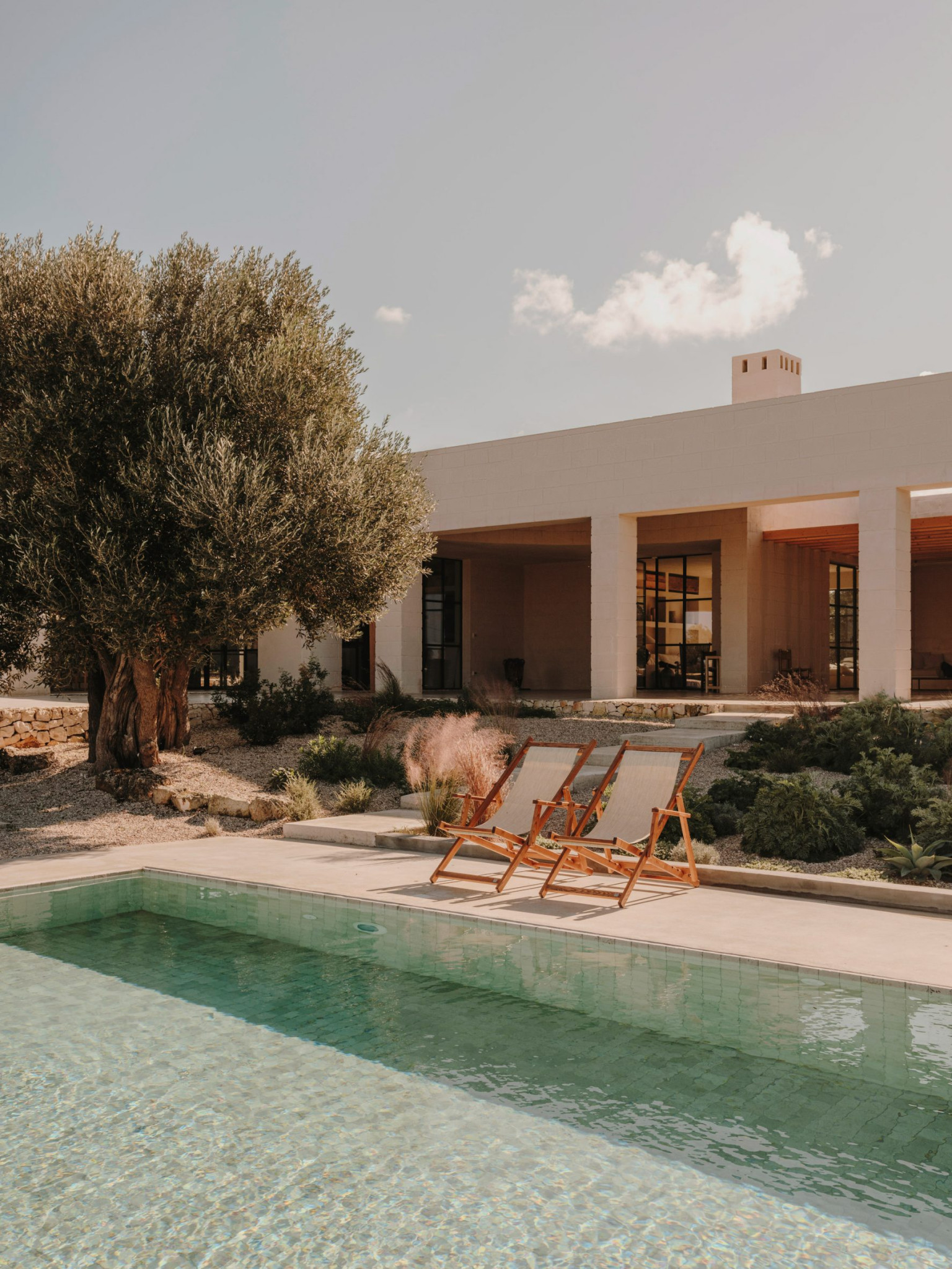 casa-maiora-andrew-trotter-architecture-italy-houses-villas-puglia-dezeen-2364-col-26-scaled.jpg