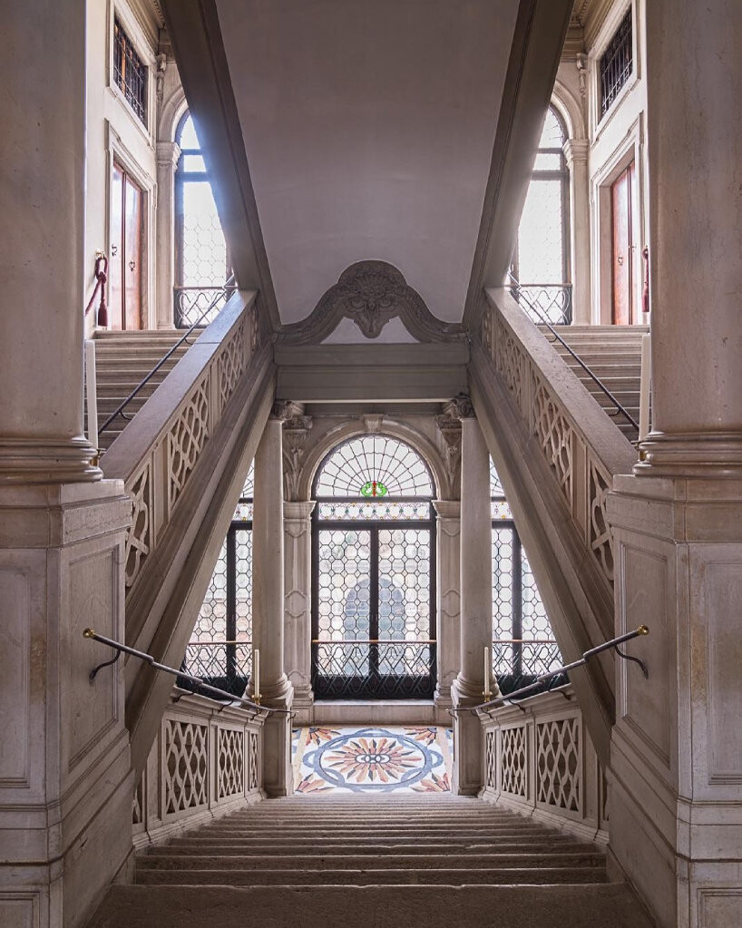 dries-van-noten-venetian-palazzo-pisani-moretta-designboom-03.jpg