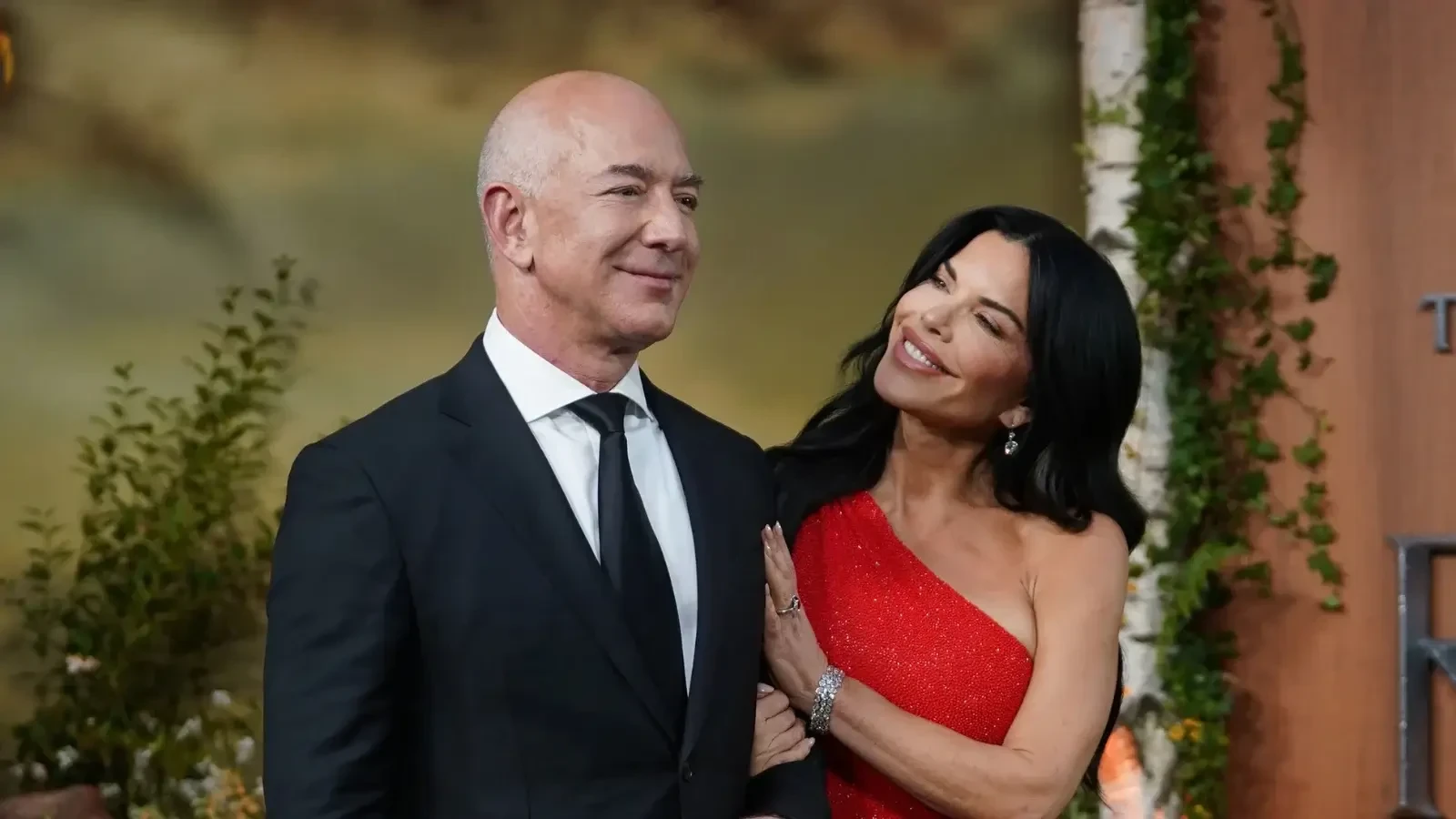 jeff-bezos-and-lauren-sanchez-wedding-in-venice-with-celebrity-guests-and-luxury-yachts.webp