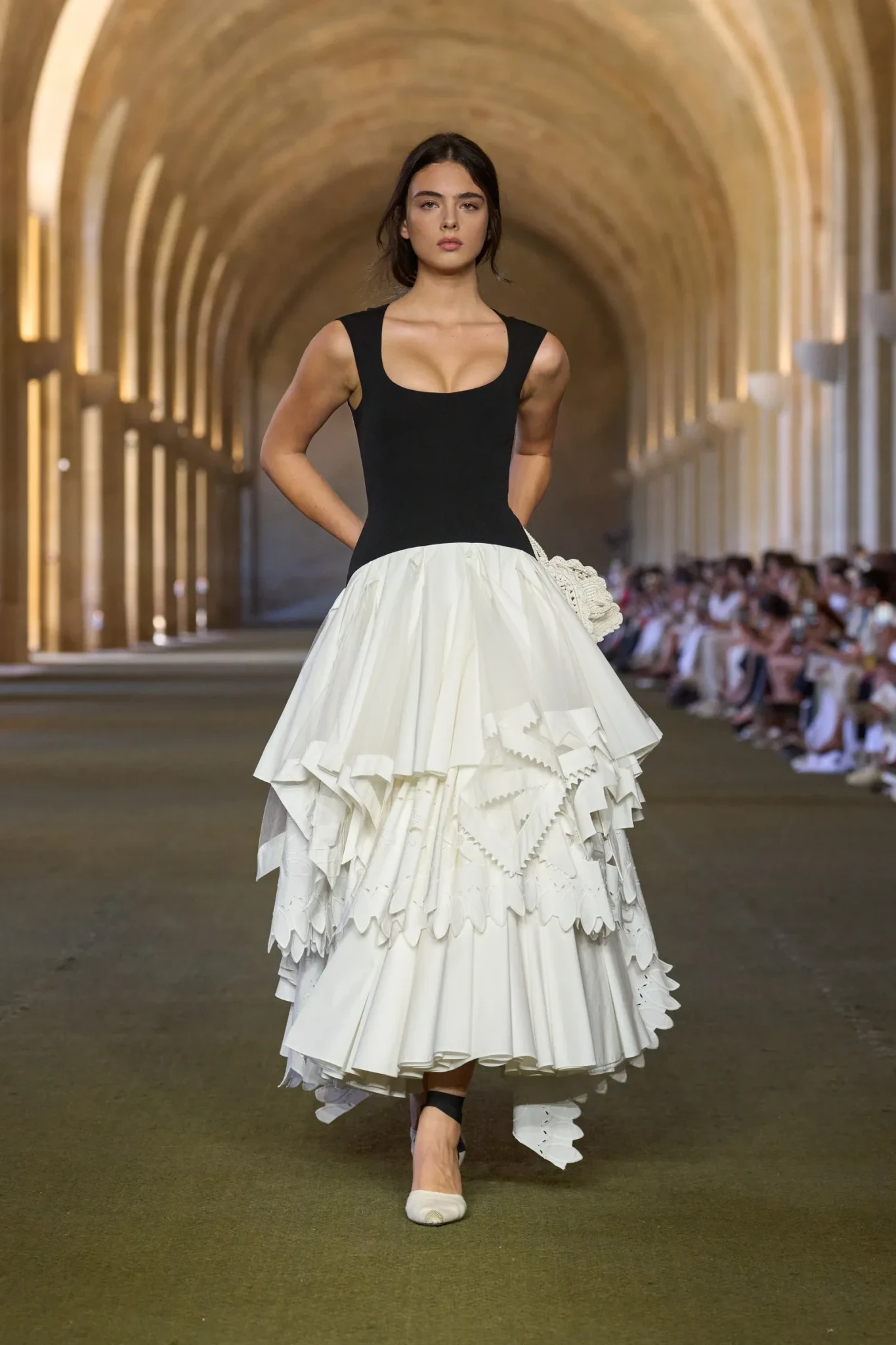 00009-jacquemus-fall-2025-ready-to-wear-credit-gorunway.webp