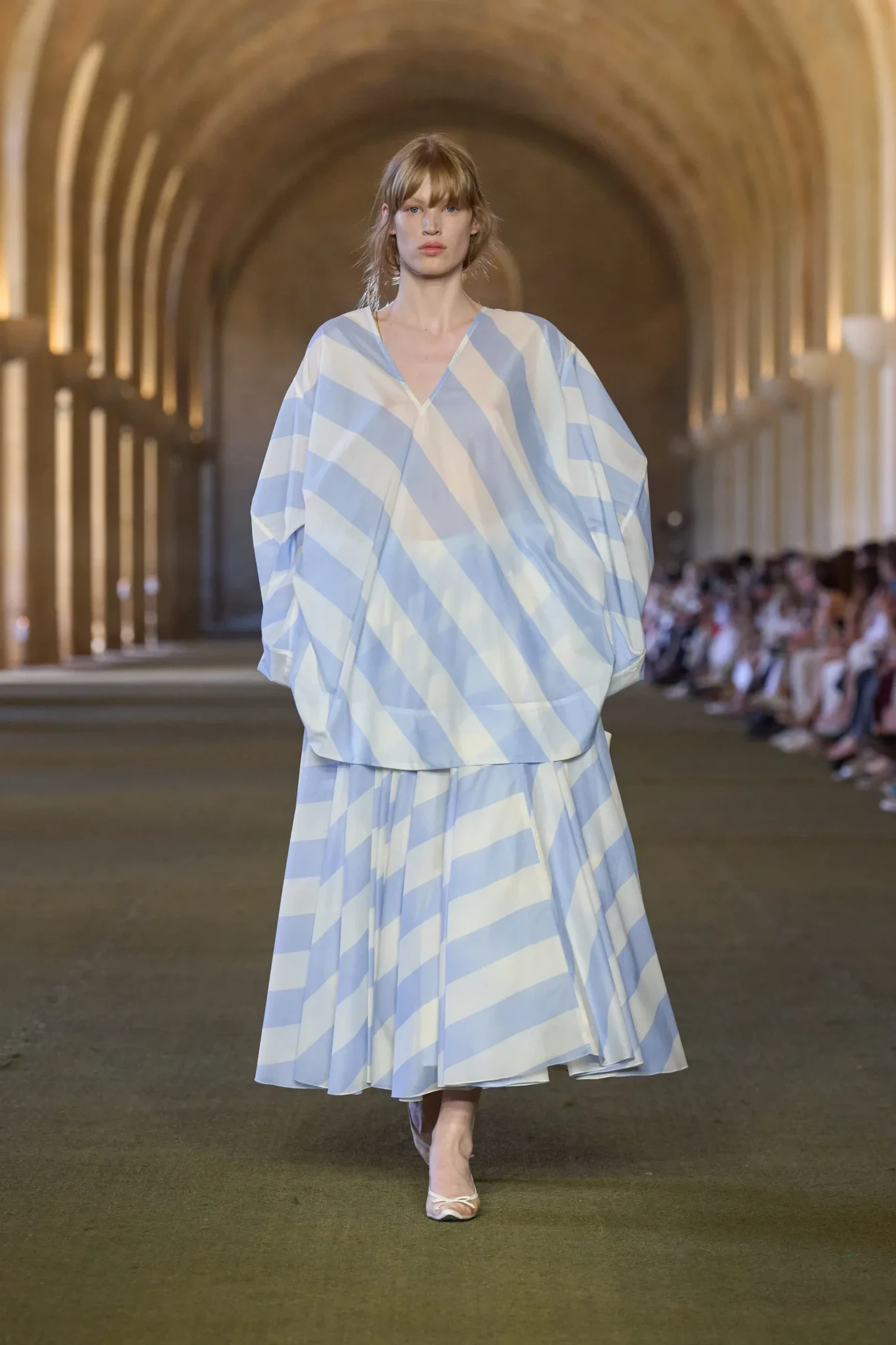 00023-jacquemus-fall-2025-ready-to-wear-credit-gorunway.webp
