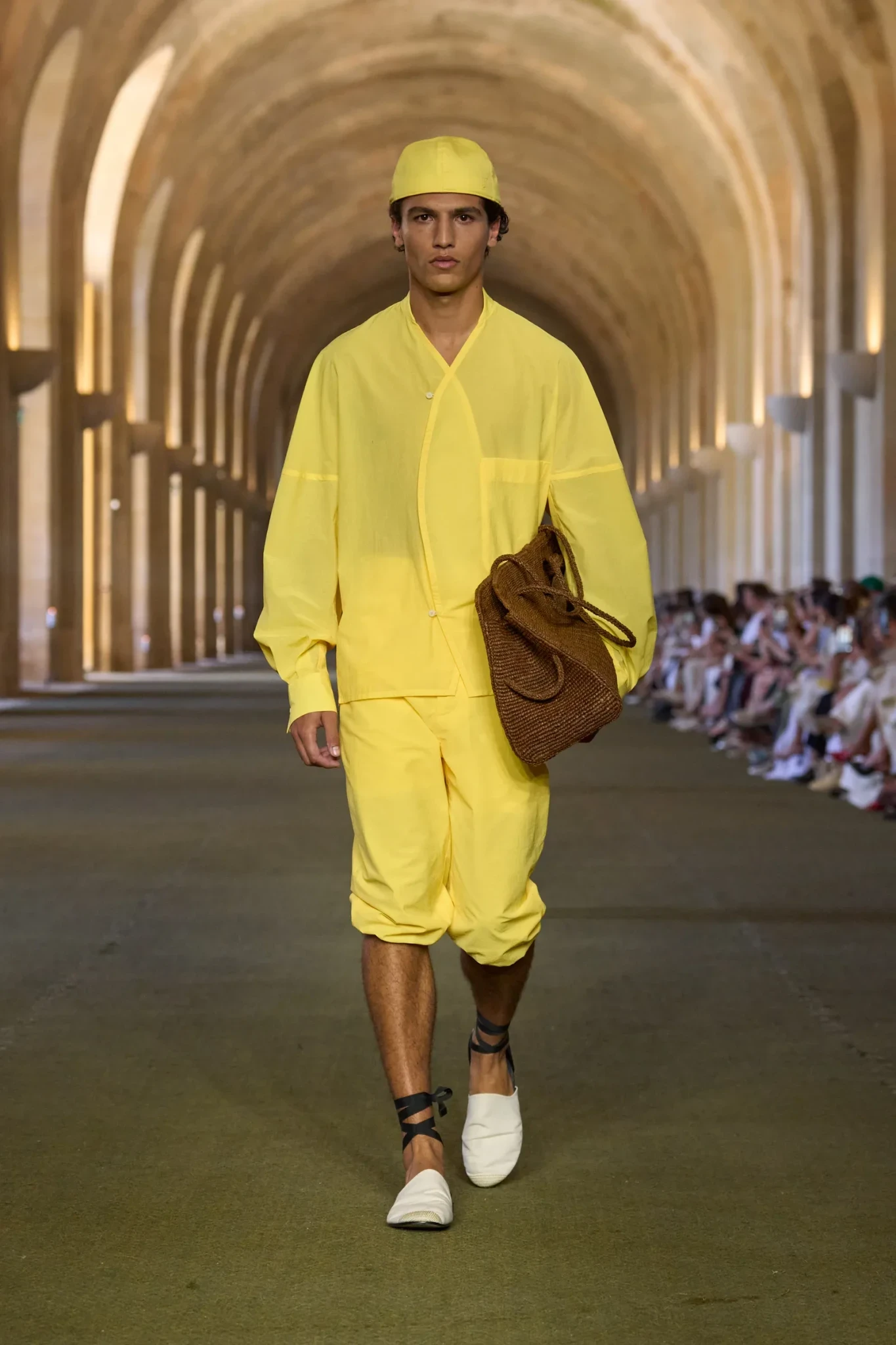 00030-jacquemus-fall-2025-ready-to-wear-credit-gorunway.webp