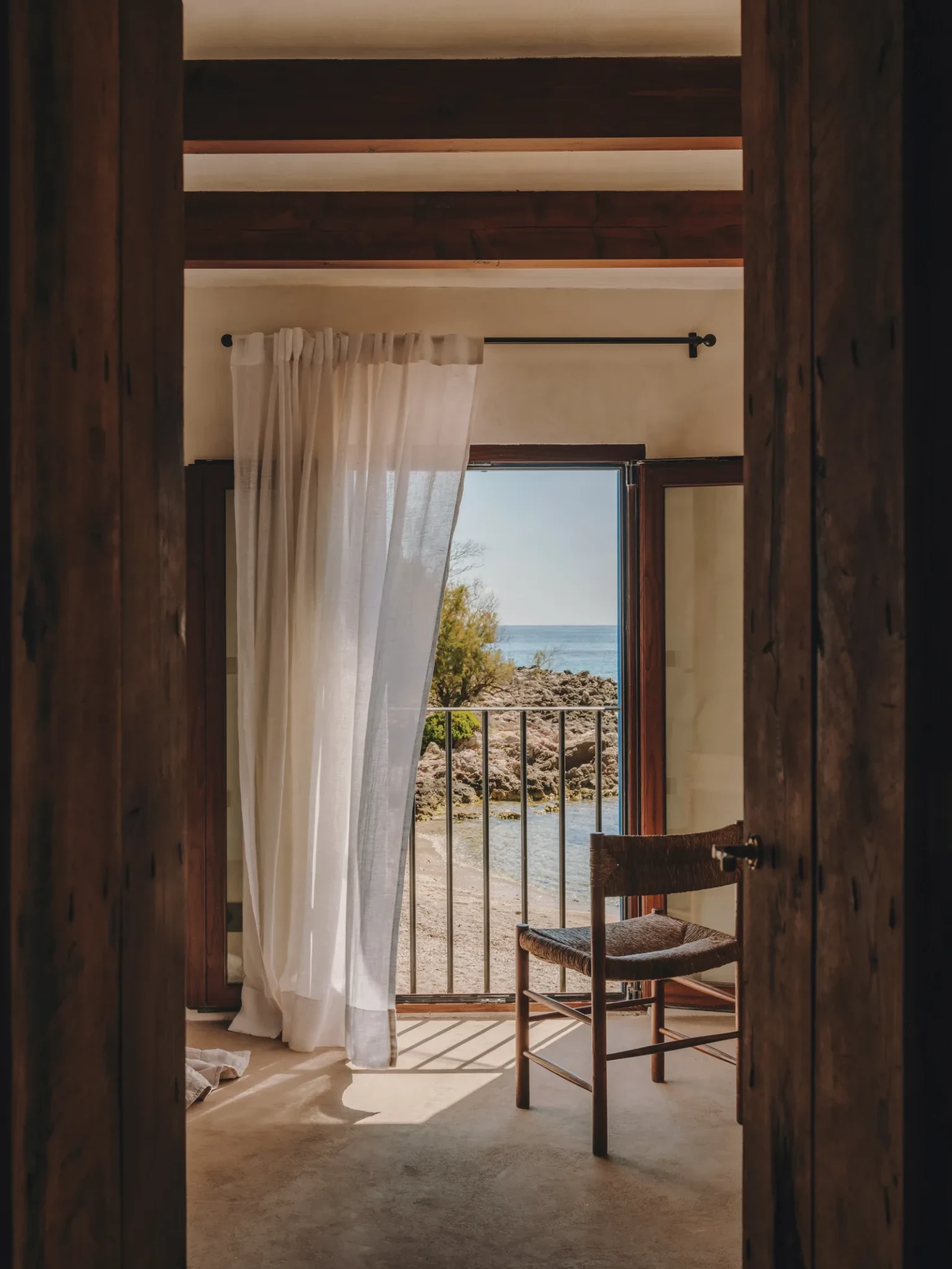 ventana-casa-en-mallorcajpg.webp