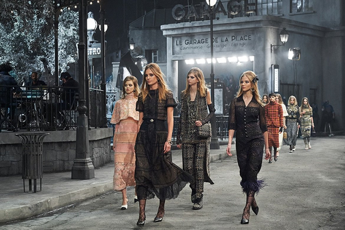 chanel-paris-in-rome-metiers-d-art-2015-16-show-finale.jpg