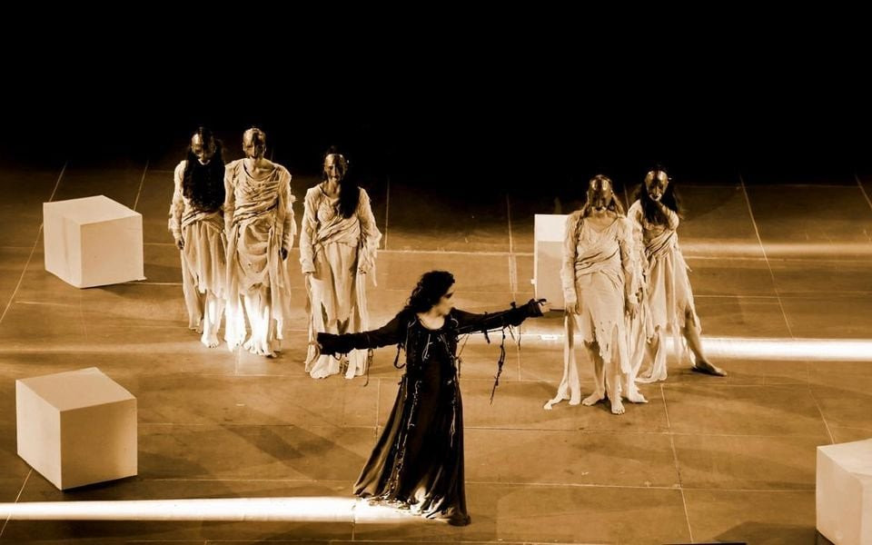 six-women-in-greek-tragedy-2024-photo-2-960x600.jpg