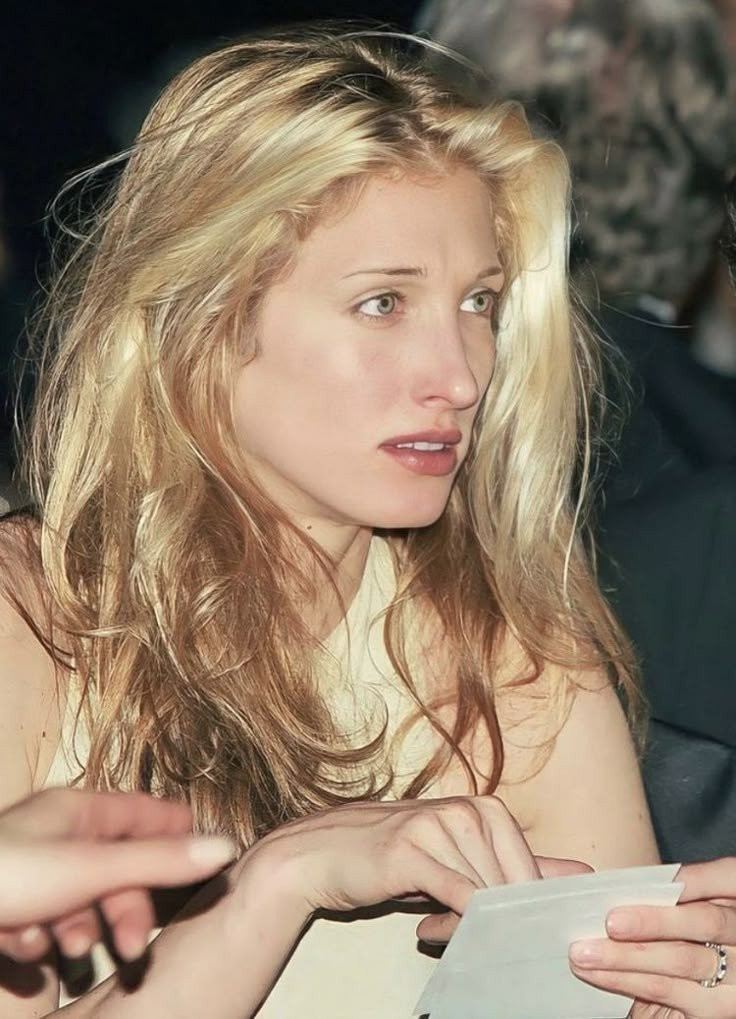 carolyn-bessette-kennedy.jpeg