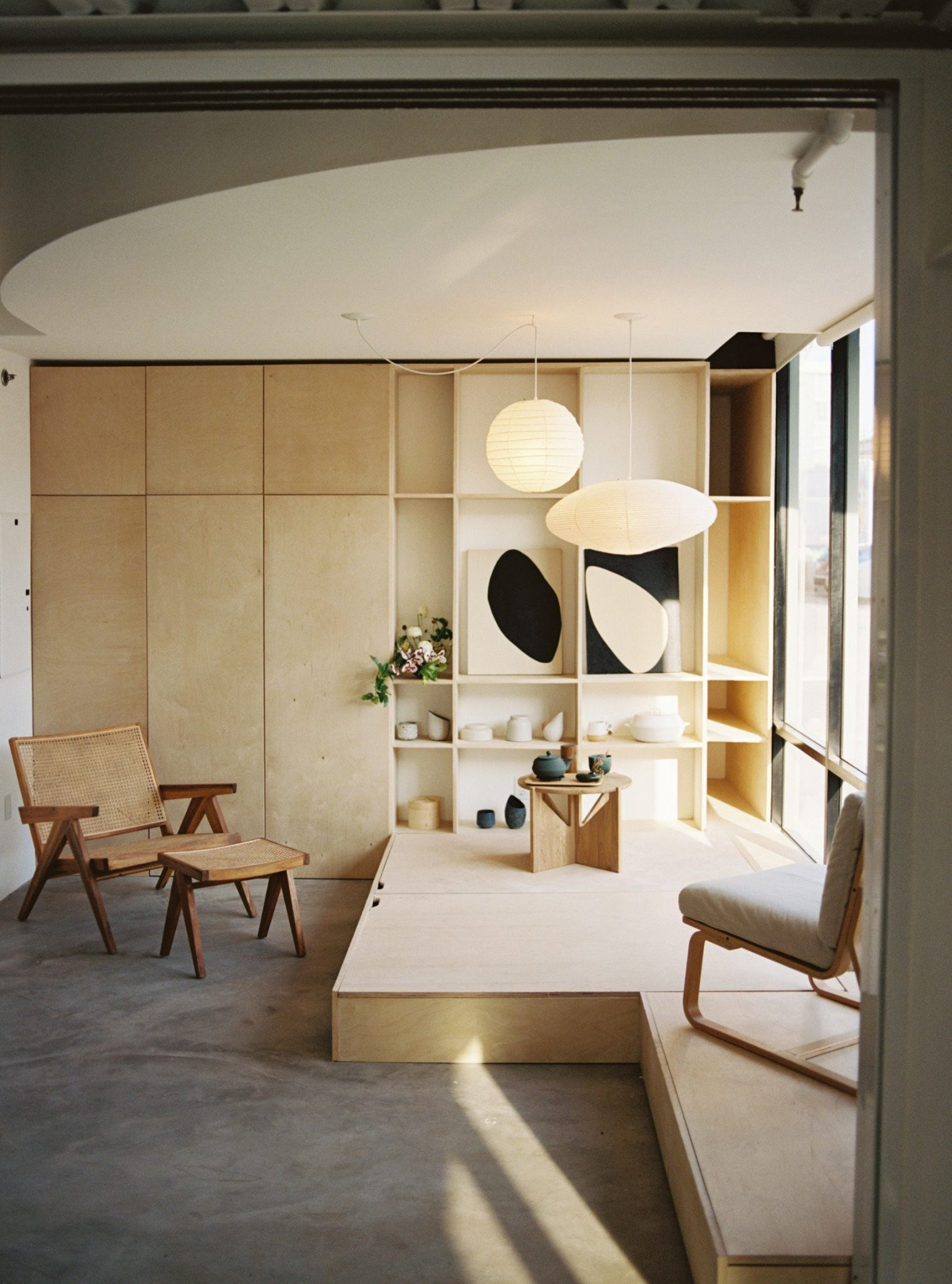 biscuit-loft-owiu-studio-los-angeles-apartment-interior-japanese-photos-justin-chung-dezeen-2364-col-2-1704x2296.jpg
